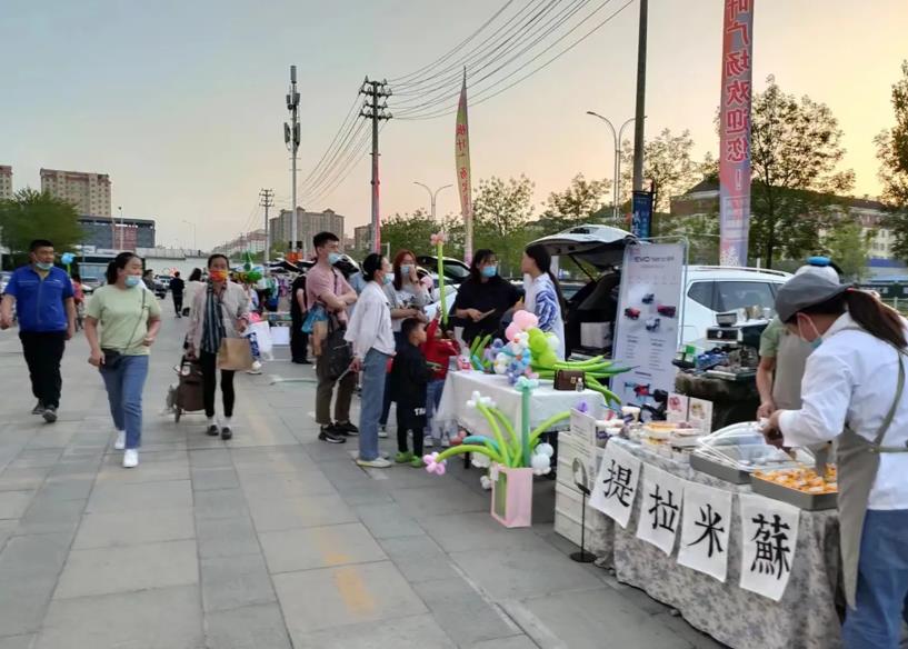 楓葉廣場后備箱集市掀起夜市新潮流